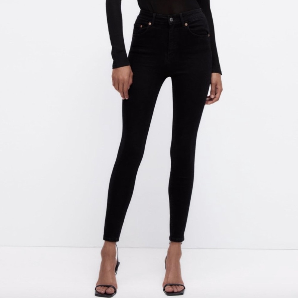 NWT Zara Black Super Skinny High Rise Ankle Length Limitless Jeans. Size US S.